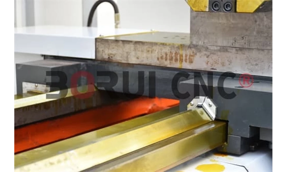 Токарно-винторезный станок BORUI CNC CW6280B/CW6280C