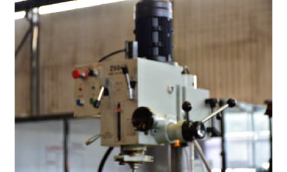 Вертикально-сверлильный станок BORUI CNC Z5032C