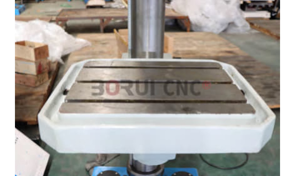 Вертикально-сверлильный станок BORUI CNC Z5045/1