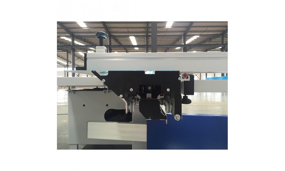 Высокоточный форматно-раскроечный станок с наклоном пилы HOLZH F45-320E