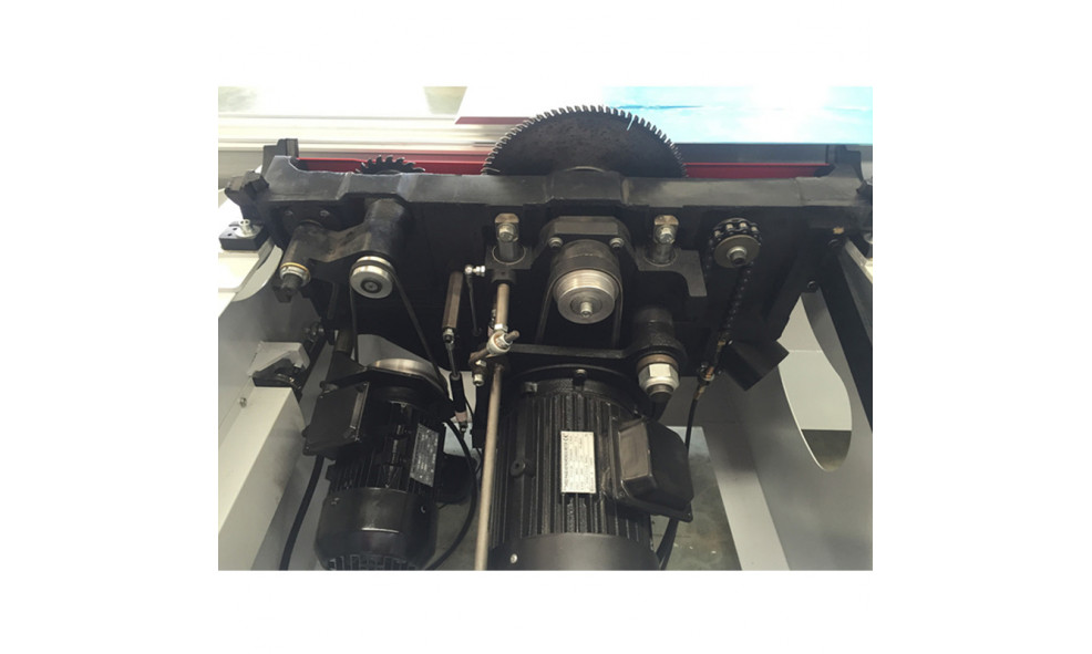 Высокоточный форматно-раскроечный станок с наклоном пилы HOLZH F45-320E