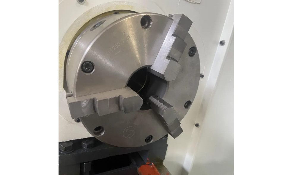 Токарный станок с ЧПУ с горизонтальной станиной HONGDA CNC CK6140