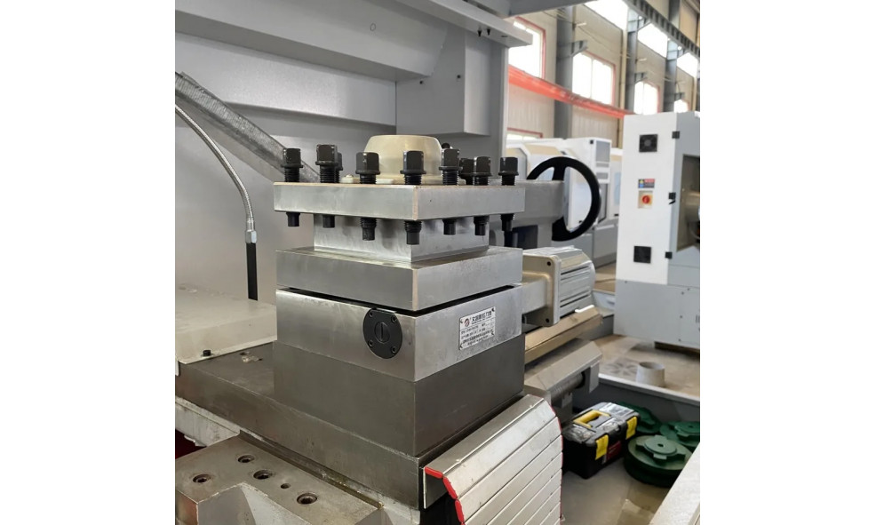 Токарный станок с ЧПУ с горизонтальной станиной HONGDA CNC CK6180