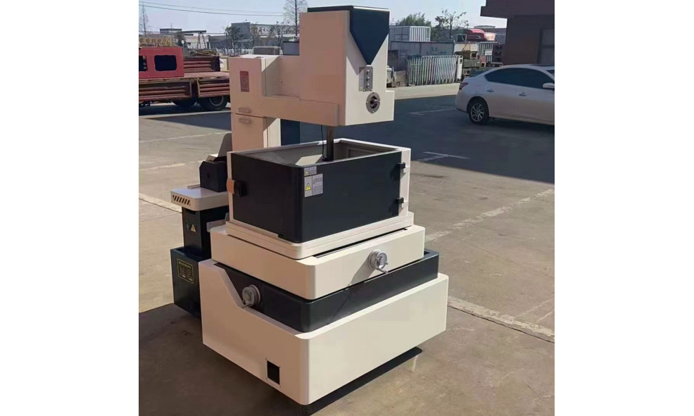 Электроэрозионный проволочно-вырезной станок HONGDA CNC DK77100