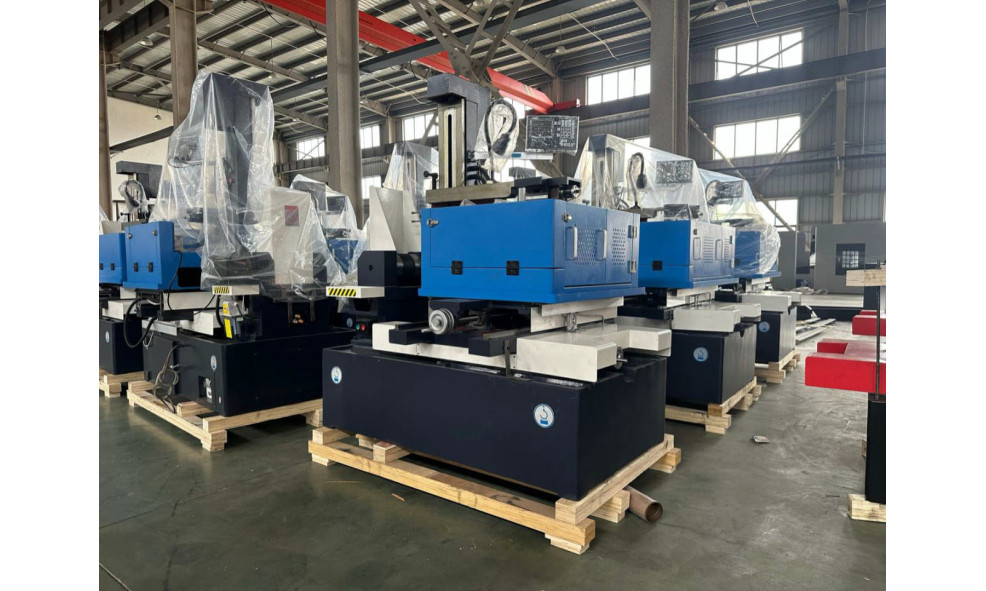 Электроэрозионный проволочно-вырезной станок HONGDA CNC DK77120