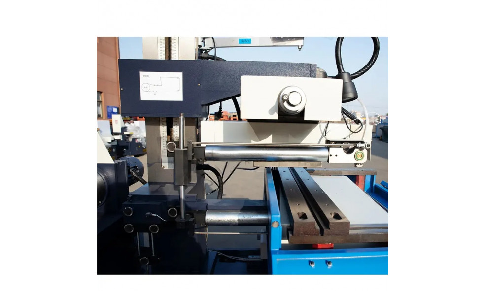Электроэрозионный проволочно-вырезной станок HONGDA CNC DK7745