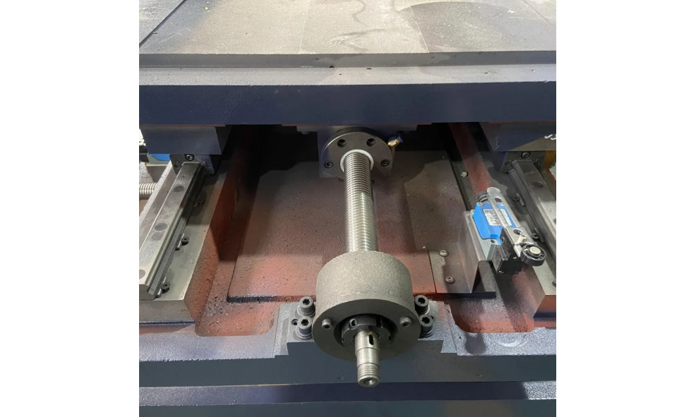 Электроэрозионный проволочно-вырезной станок HONGDA CNC DK7745