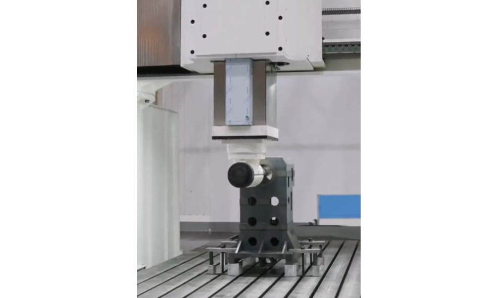 3-осевой портальный обрабатывающий центр с ЧПУ HONGDA CNC GMC2518