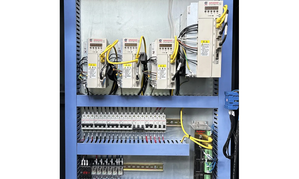 Токарно-фрезерный обрабатывающий центр с ЧПУ HONGDA CNC TCK50