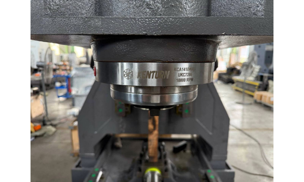 3-осевой вертикальный обрабатывающий центр с ЧПУ HONGDA CNC VMC1370