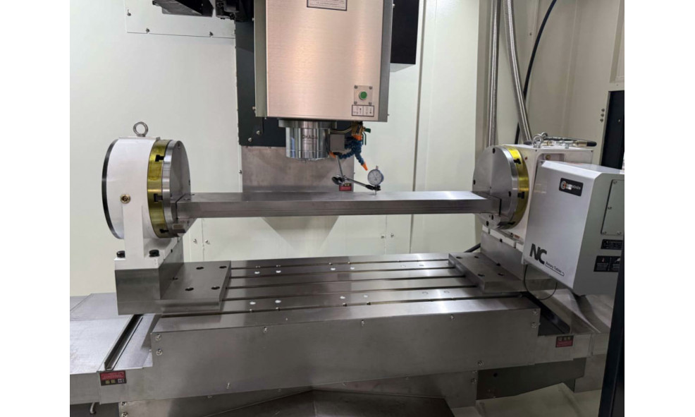 3-осевой вертикальный обрабатывающий центр с ЧПУ HONGDA CNC VMC1370