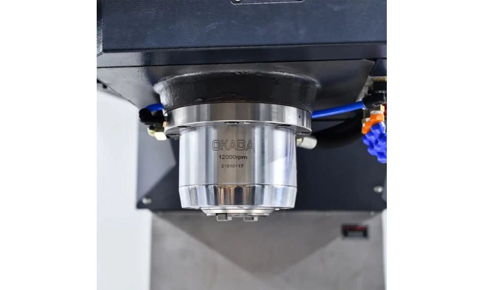 3-осевой вертикальный обрабатывающий центр с ЧПУ HONGDA CNC VMC1370