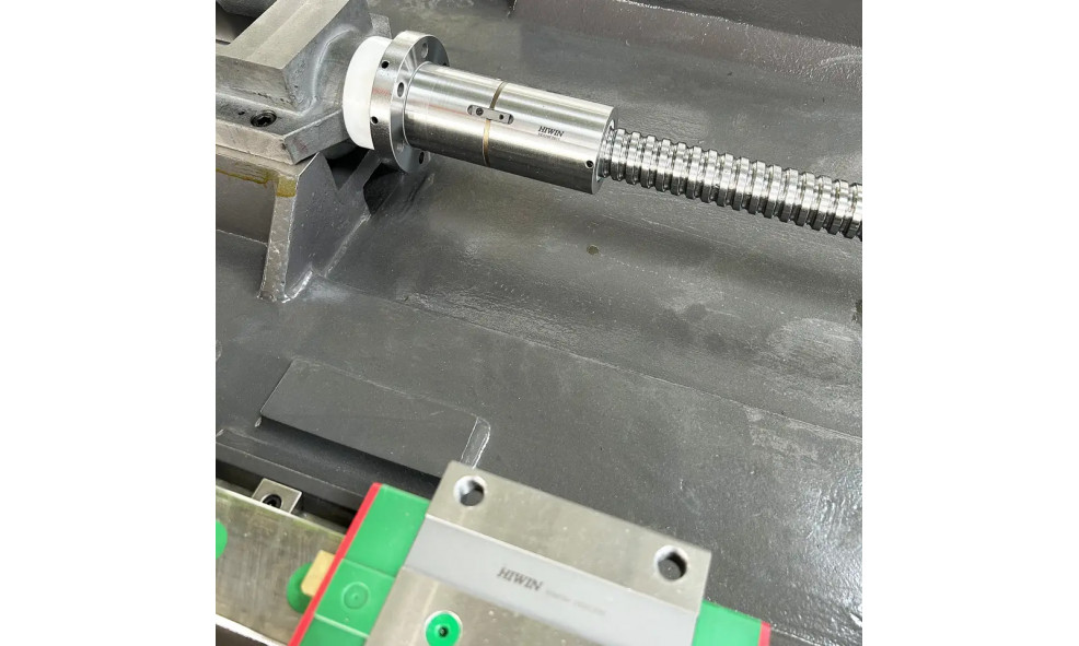 3-осевой вертикальный обрабатывающий центр с ЧПУ HONGDA CNC XH7124