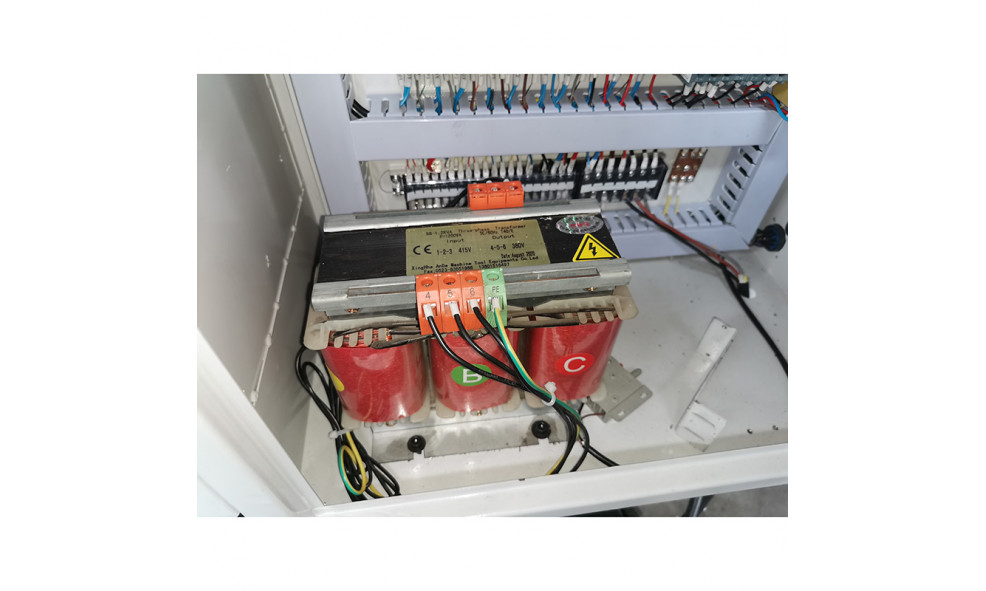 Токарный станок с ЧПУ с горизонтальной станиной WMT CNC CK6132
