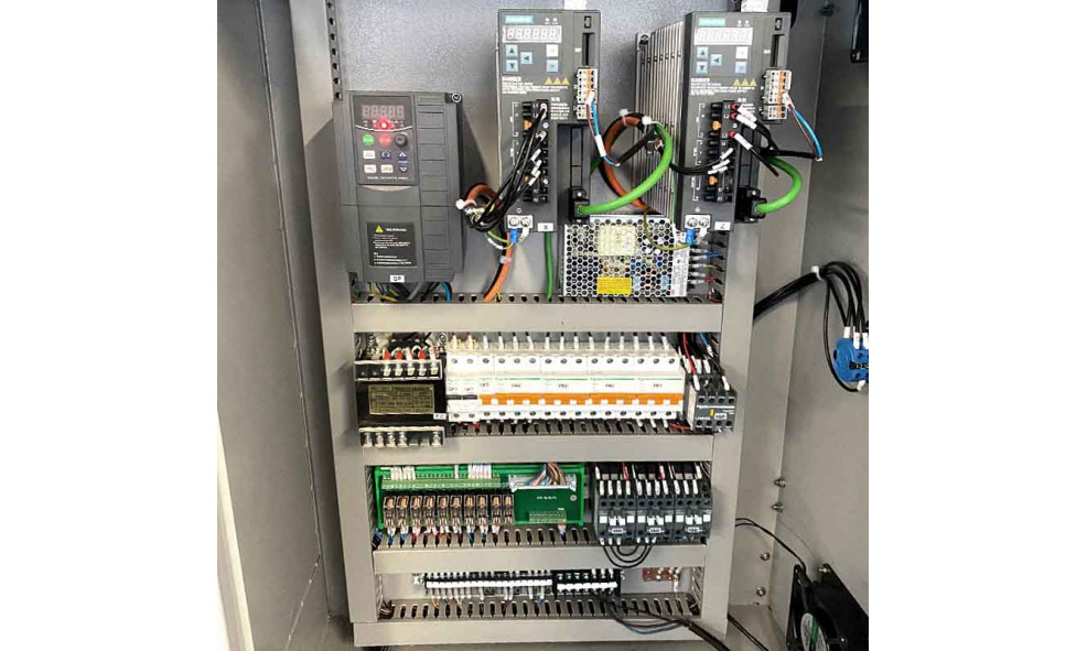 Токарный станок с ЧПУ с горизонтальной станиной WMT CNC CK6432