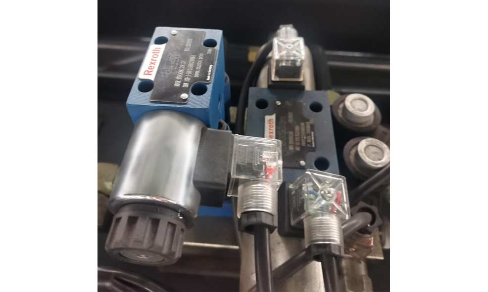 Гидравлический листогибочный пресс WMT CNC WC67Y-300/4000