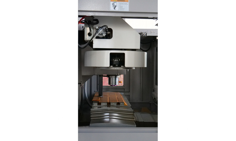 3-осевой вертикальный обрабатывающий центр с ЧПУ WMT CNC XH7132
