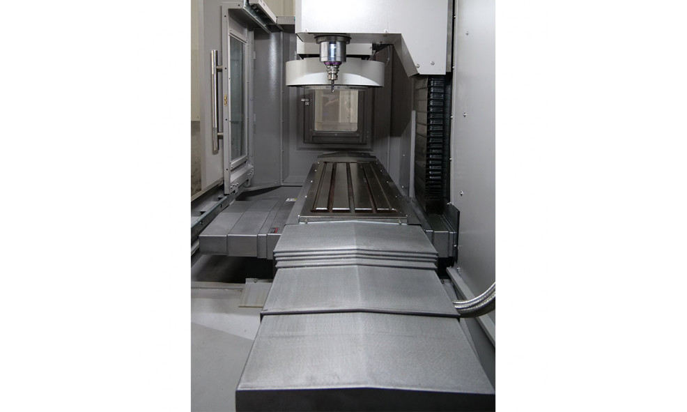 3-осевой вертикальный обрабатывающий центр с ЧПУ WMT CNC XH7136